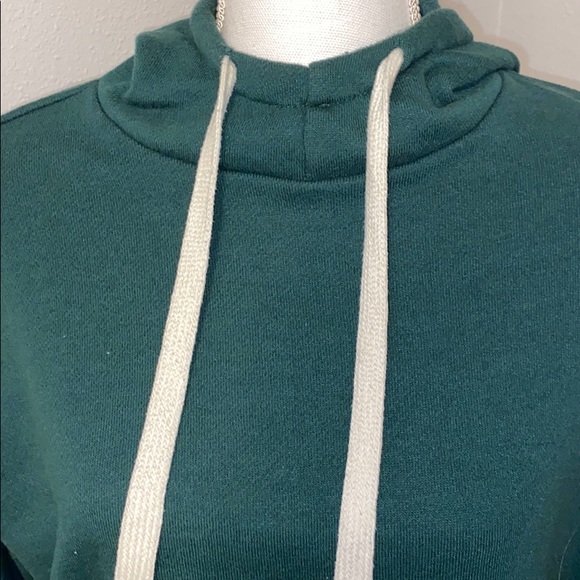 long sleeves crop top hoodie - Picture 3 of 4
